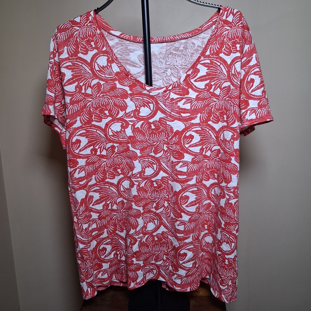 Loft Outlet Women’s NWT Red & White 100% Cotton Floral V-Neck Top; Size XL